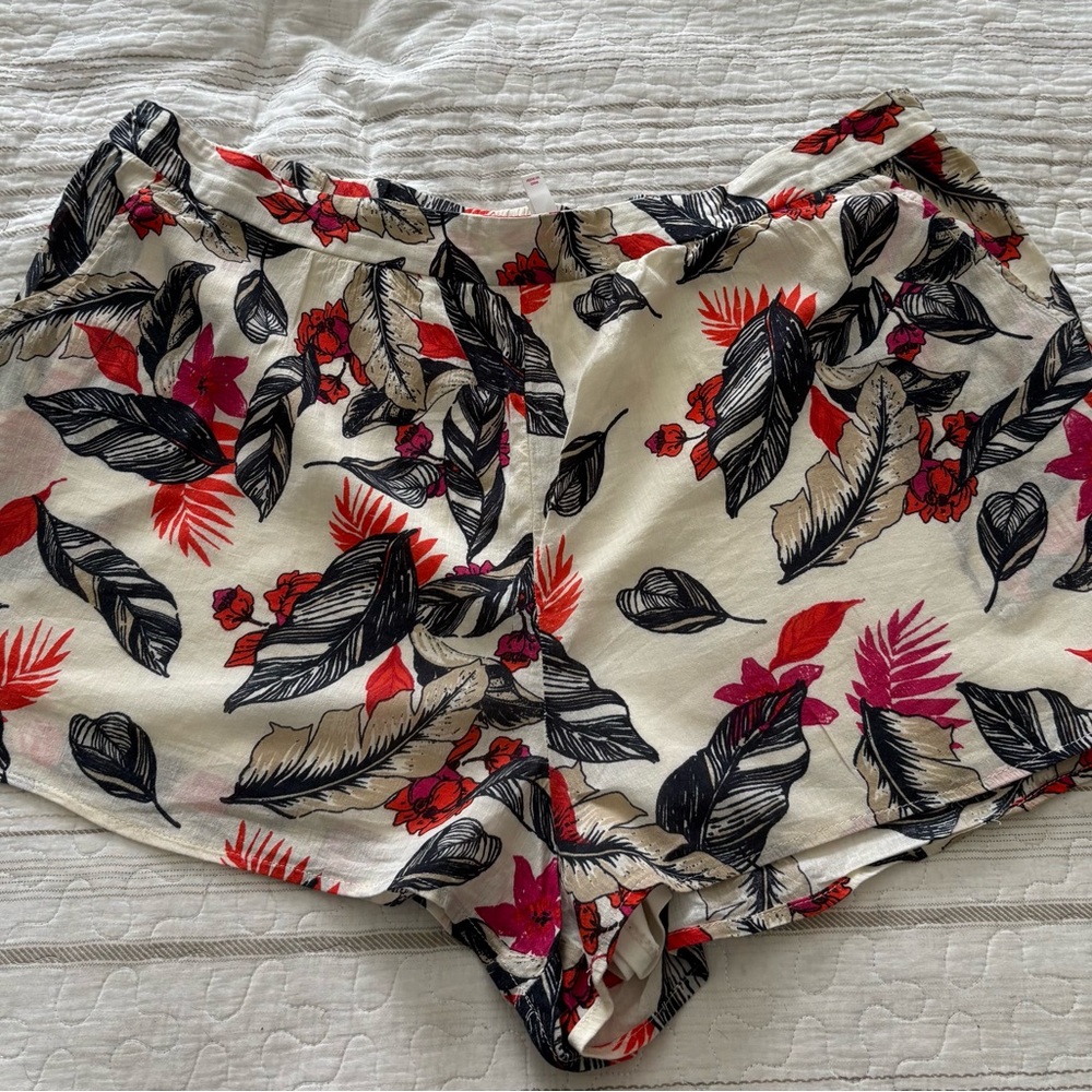 Xhilaration Tropical Leaf Print Shorts